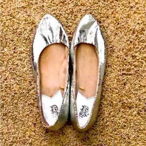 Womens Silver Flats